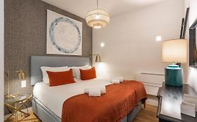 Chic Tailor Made Flat In Chiado